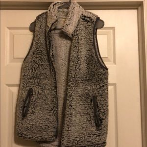 Sip up furry vest